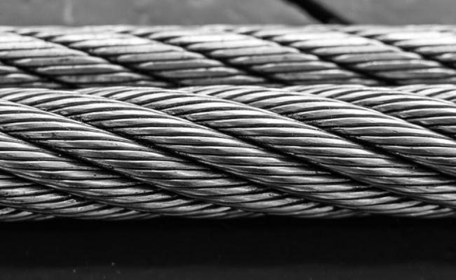 Il ruolo delle funi di acciaio come componenti di sicurezza negli impianti di sollevamento industriali